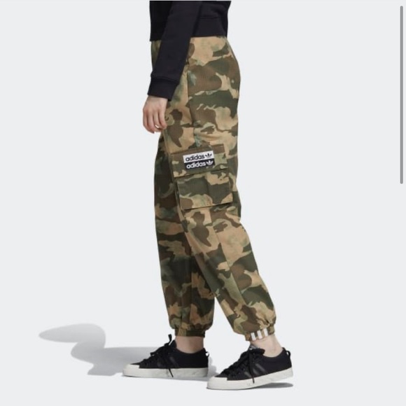 camo joggers adidas